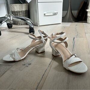 Criss cross heeled sandal